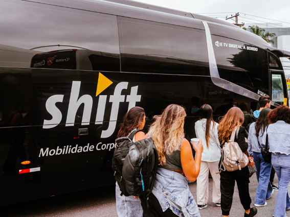 Desvendando os benefícios estratégicos da linha de fretamento contínuo: um guia para Gestores de RH